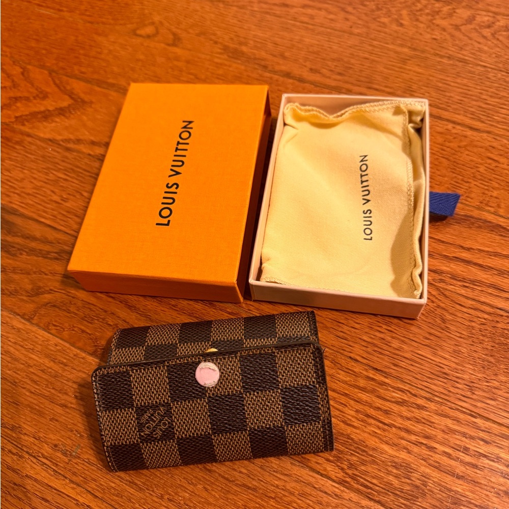Louis Vuitton Damier Ebene Key Pouch- 6 key holders
